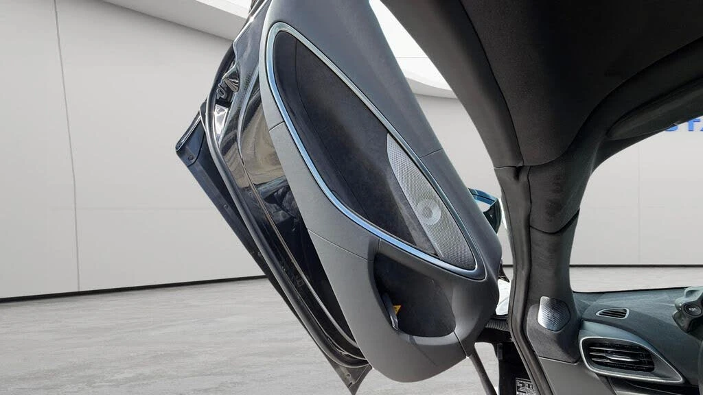 2026 McLaren Artura - Image 20 of 31