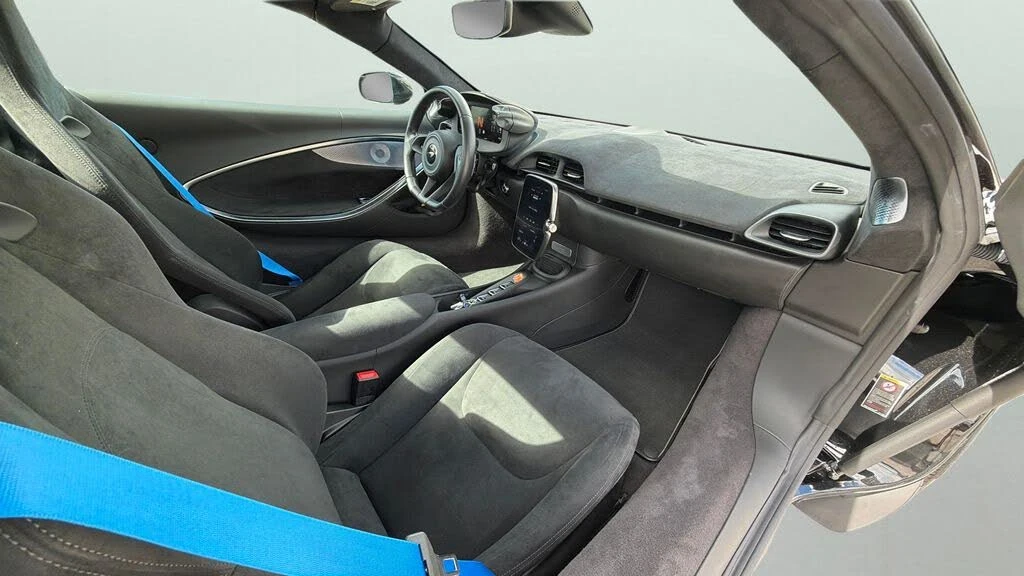 2026 McLaren Artura - Image 23 of 31
