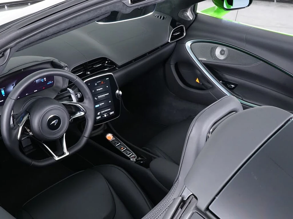 2026 McLaren Artura - Image 27 of 31