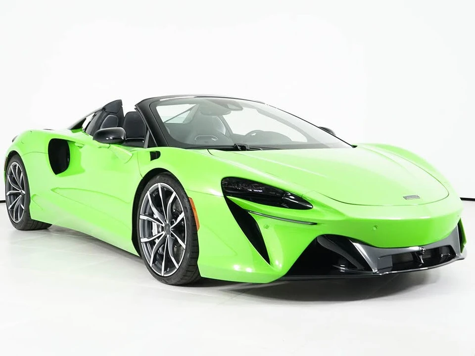 2026 McLaren Artura - Image 20 of 31