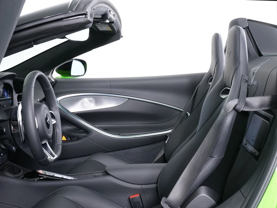 2026 McLaren Artura - Image 5 of 31