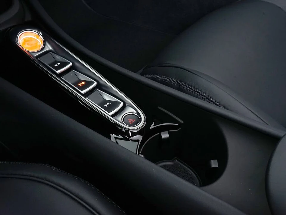 2026 McLaren Artura - Image 29 of 31