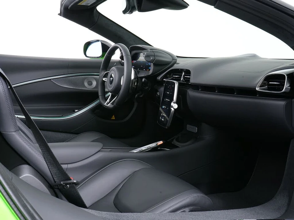 2026 McLaren Artura - Image 30 of 31