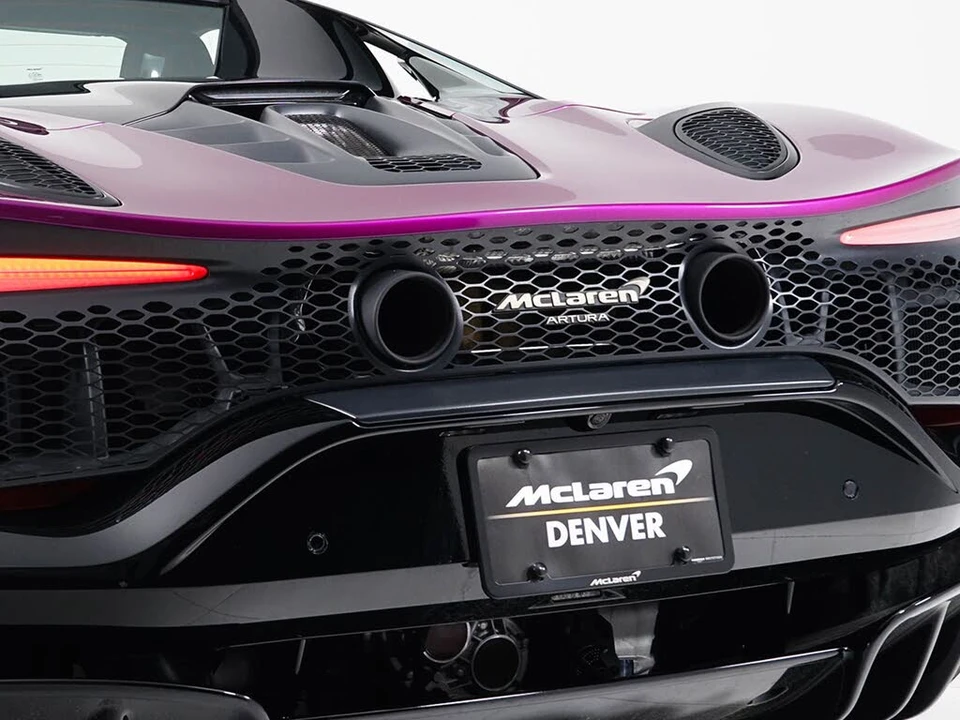 2026 McLaren Artura - Image 19 of 27