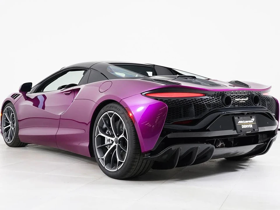 2026 McLaren Artura - Image 18 of 27