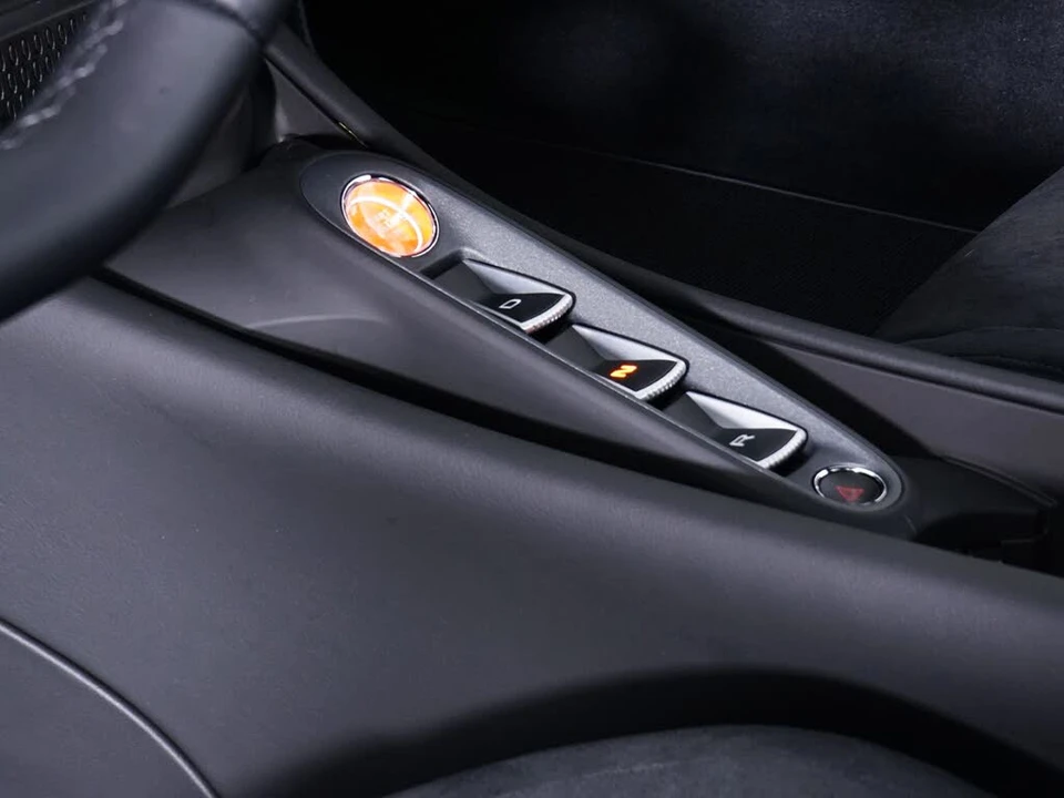 2026 McLaren Artura - Image 25 of 27