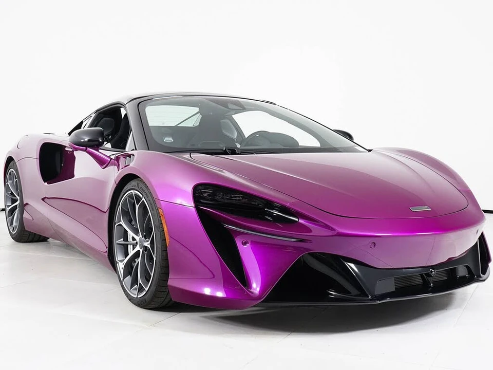 2026 McLaren Artura - Image 17 of 27
