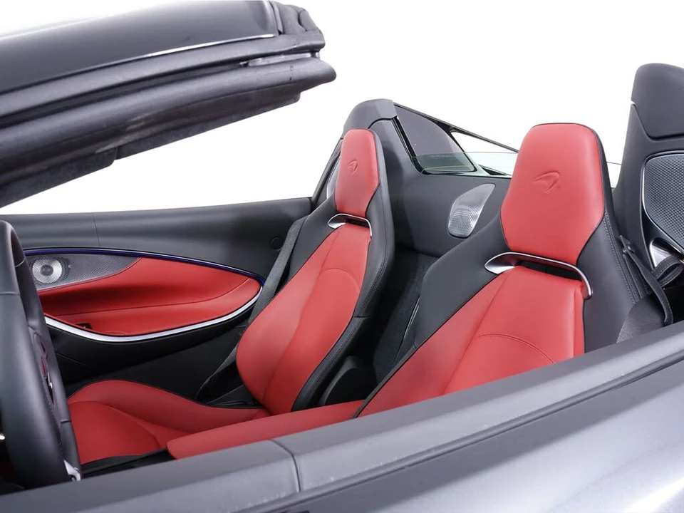 2026 McLaren Artura - Image 25 of 29