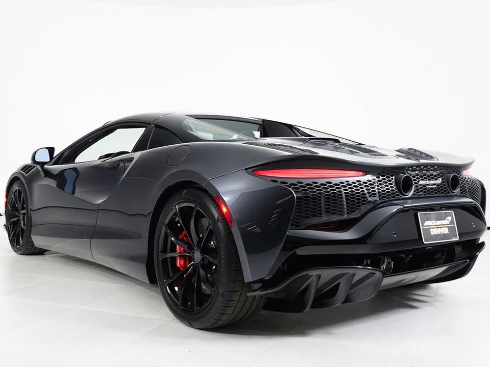 2026 McLaren Artura - Image 19 of 29