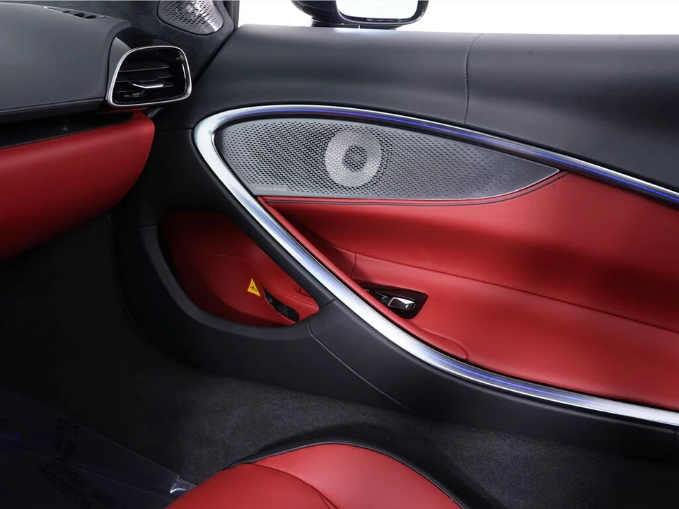 2026 McLaren Artura - Image 23 of 29