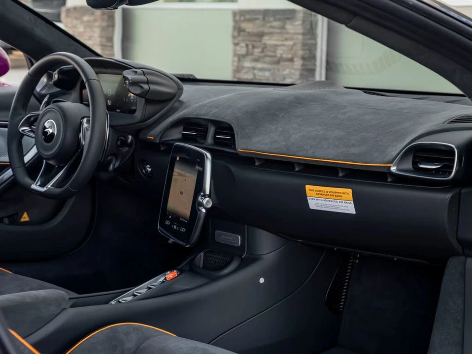 2026 McLaren Artura - Image 24 of 28