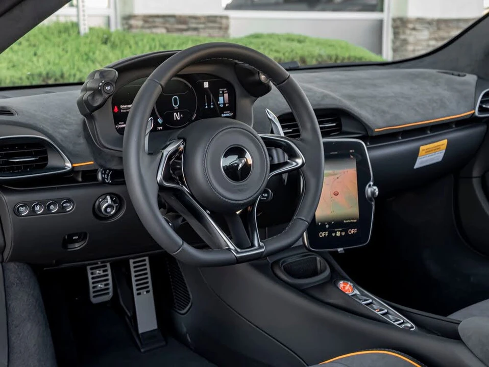 2026 McLaren Artura - Image 16 of 28