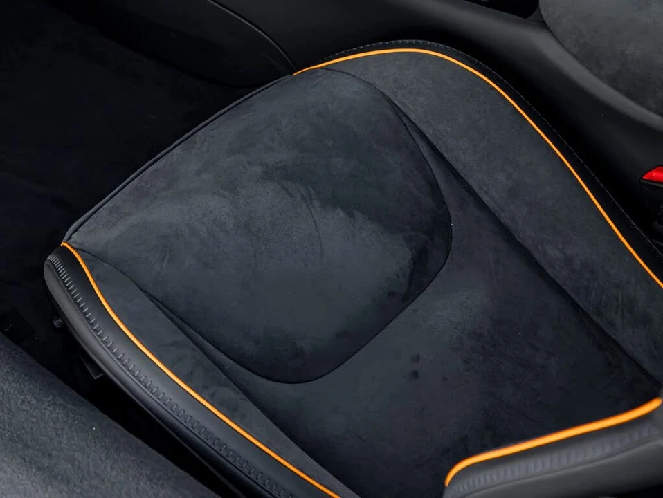 2026 McLaren Artura - Image 15 of 28