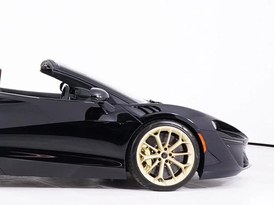2026 McLaren Artura - Image 15 of 31
