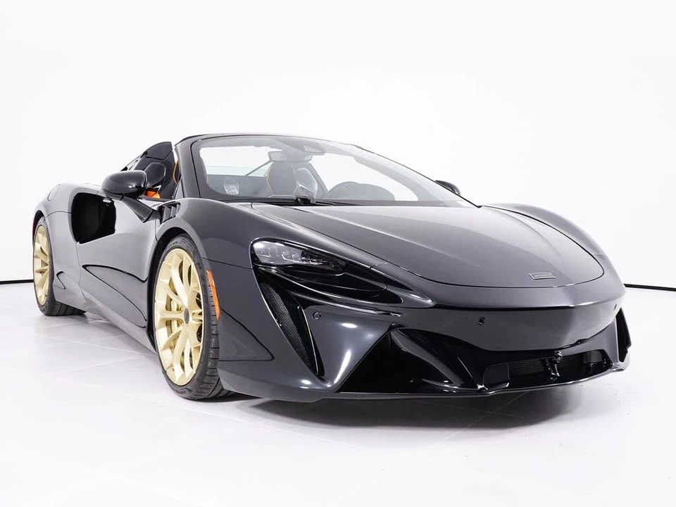 2026 McLaren Artura - Image 18 of 31
