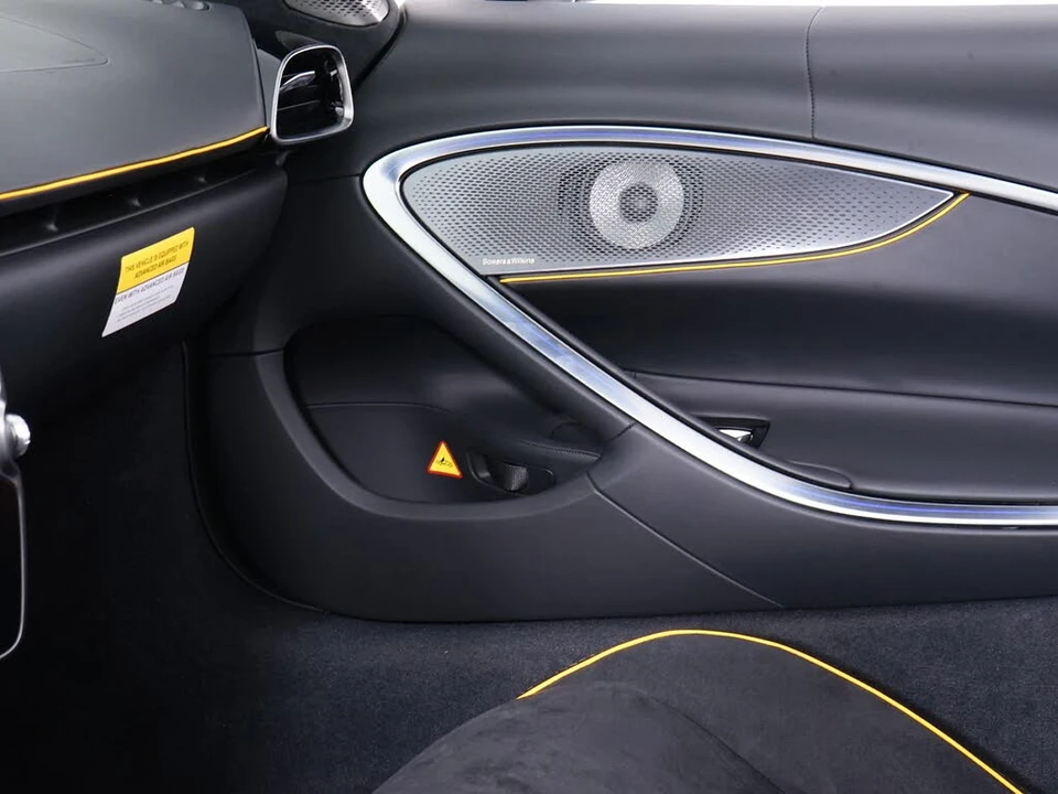 2026 McLaren Artura - Image 23 of 31