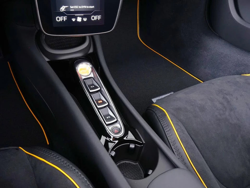 2026 McLaren Artura - Image 27 of 31