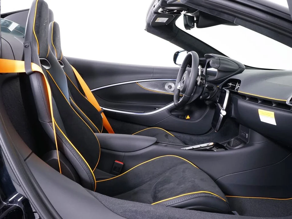 2026 McLaren Artura - Image 29 of 31