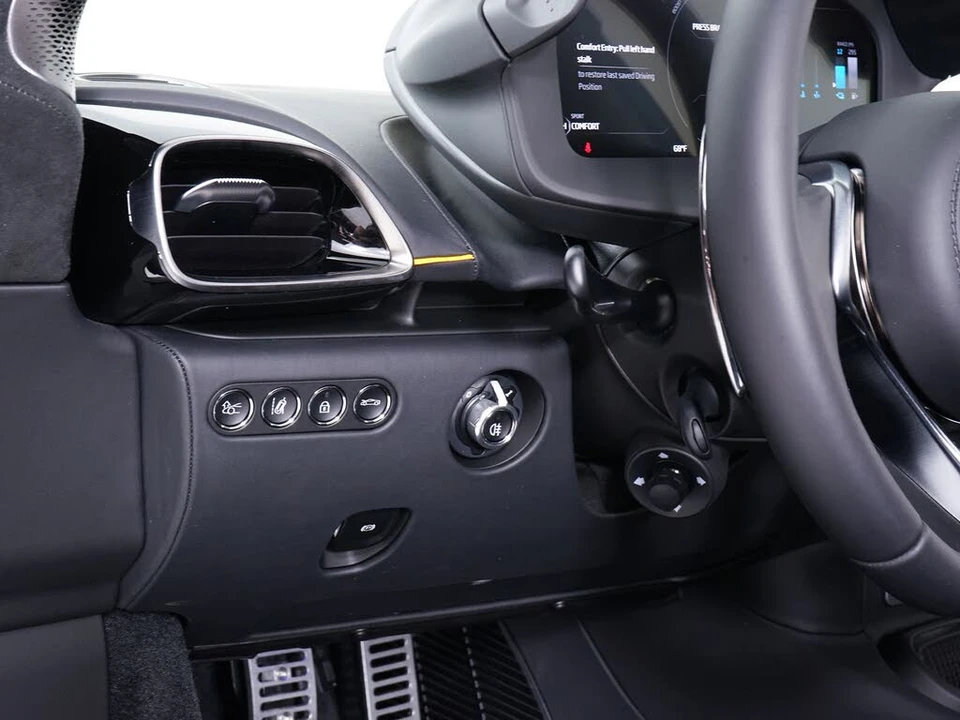 2026 McLaren Artura - Image 30 of 31