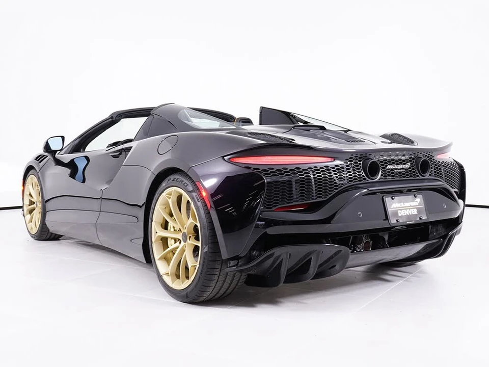 2026 McLaren Artura - Image 19 of 31