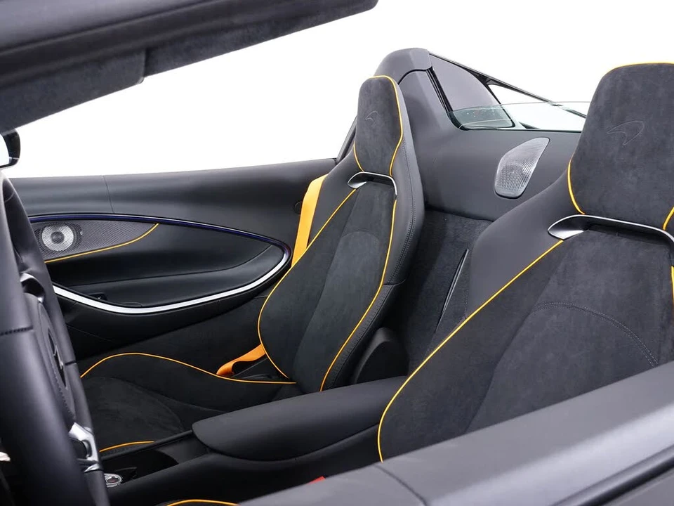 2026 McLaren Artura - Image 24 of 31