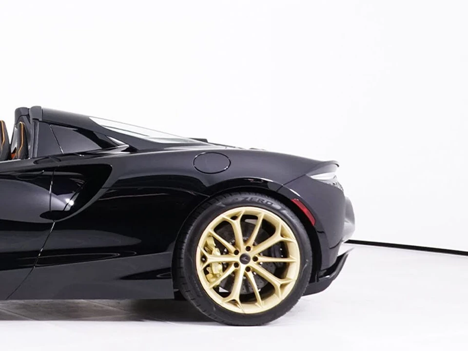 2026 McLaren Artura - Image 13 of 31