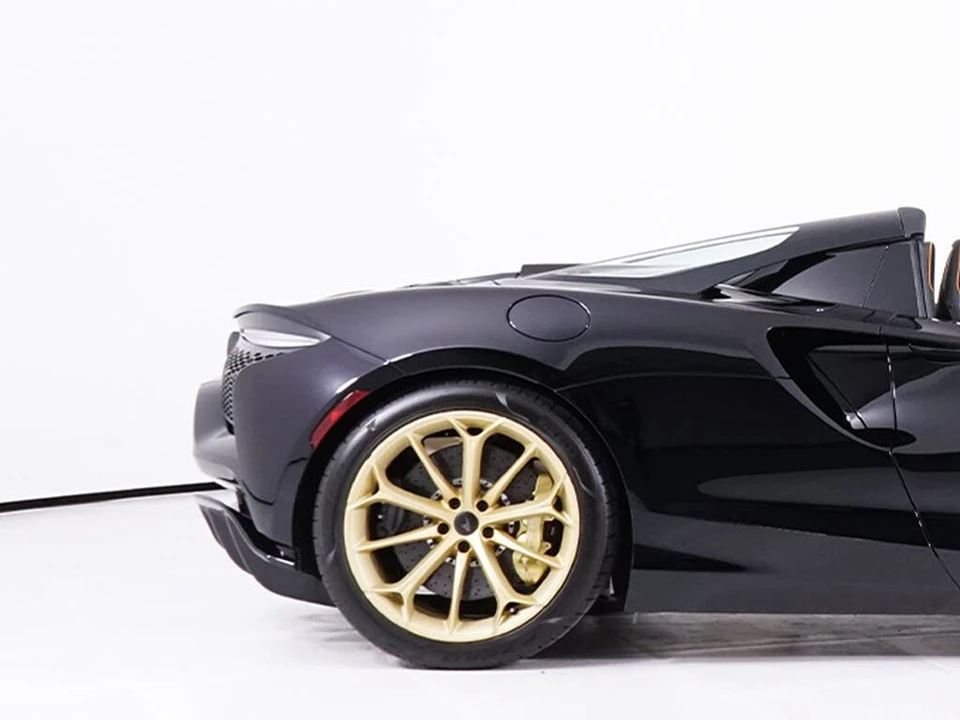 2026 McLaren Artura - Image 14 of 31