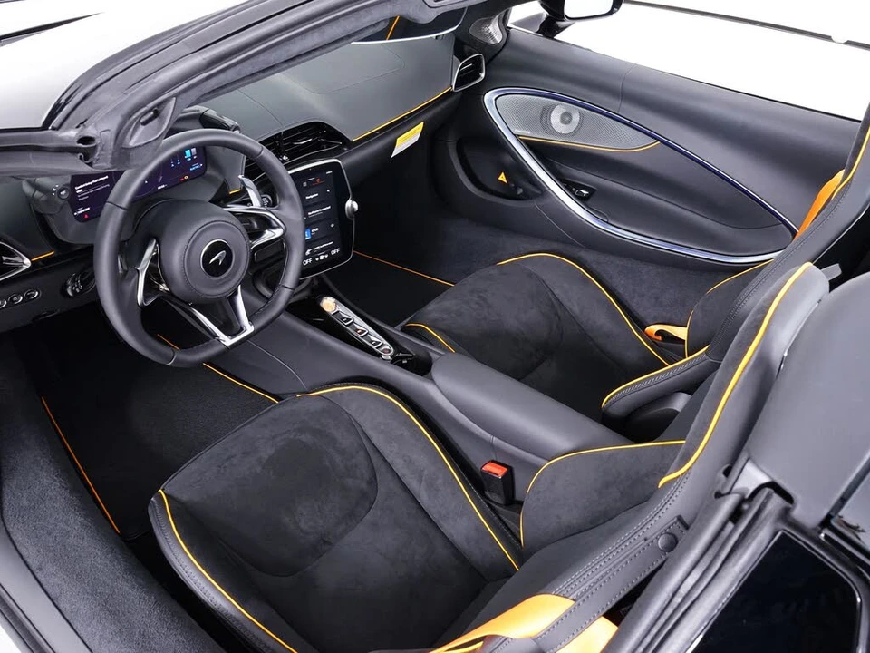 2026 McLaren Artura - Image 25 of 31
