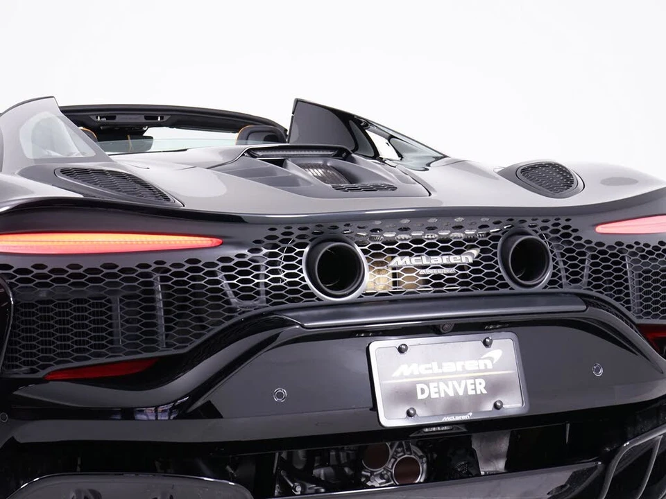 2026 McLaren Artura - Image 20 of 31