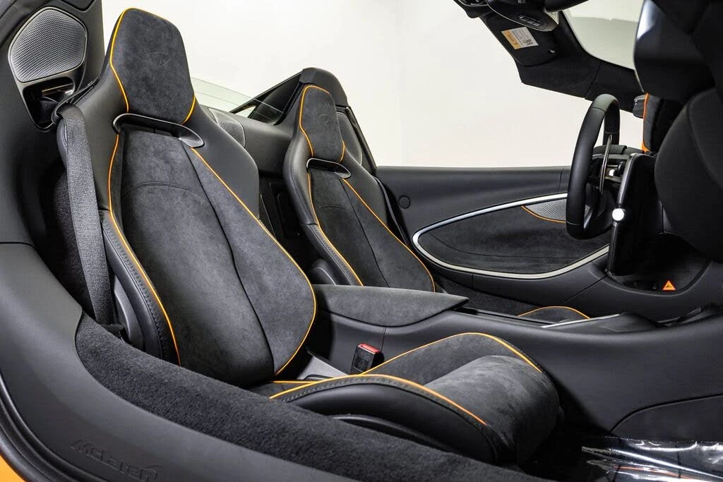 2026 McLaren Artura - Image 21 of 31