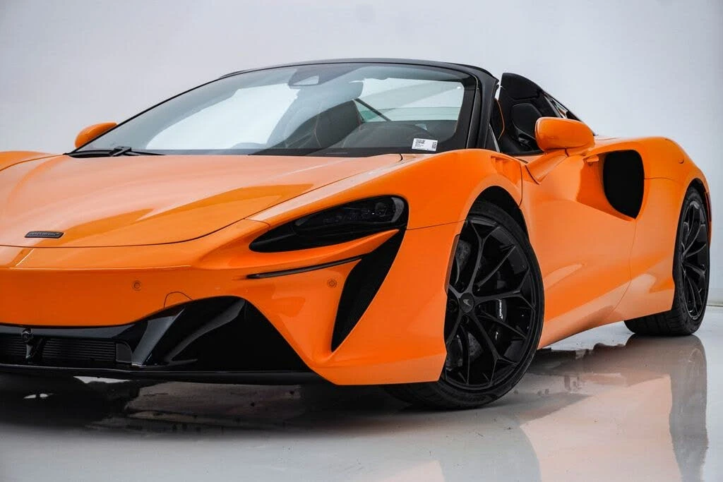 2026 McLaren Artura - Image 2 of 31