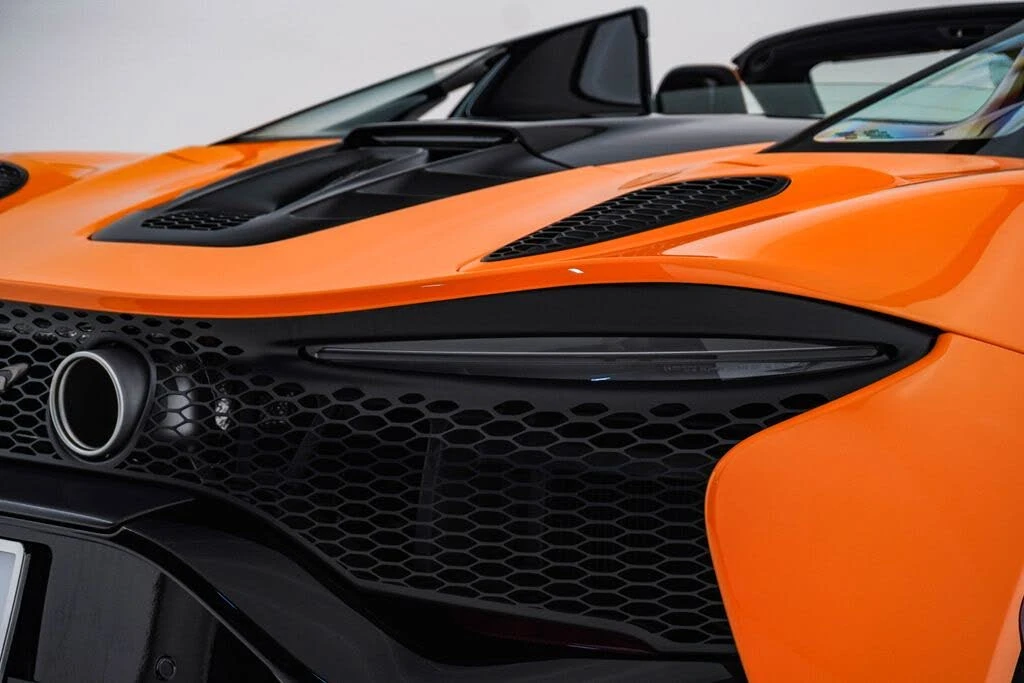 2026 McLaren Artura - Image 16 of 31