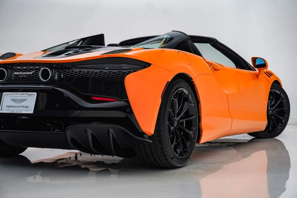 2026 McLaren Artura - Image 13 of 31
