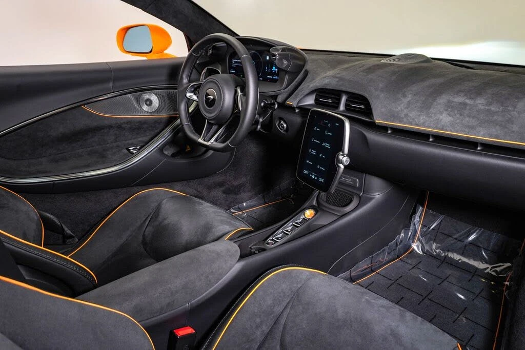 2026 McLaren Artura - Image 20 of 31
