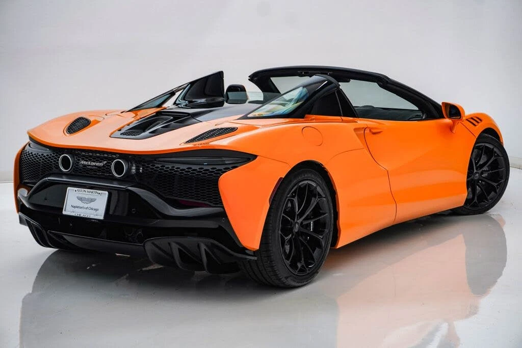 2026 McLaren Artura - Image 14 of 31