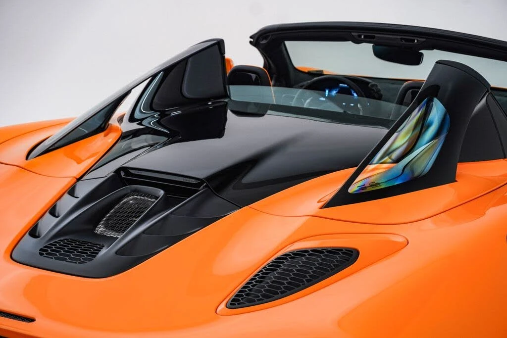 2026 McLaren Artura - Image 18 of 31