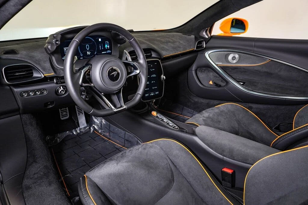 2026 McLaren Artura - Image 25 of 31