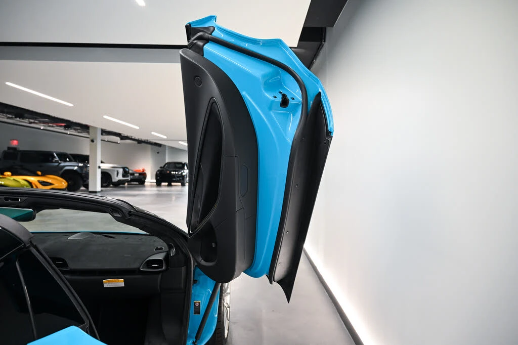 2026 McLaren Artura - Image 19 of 23