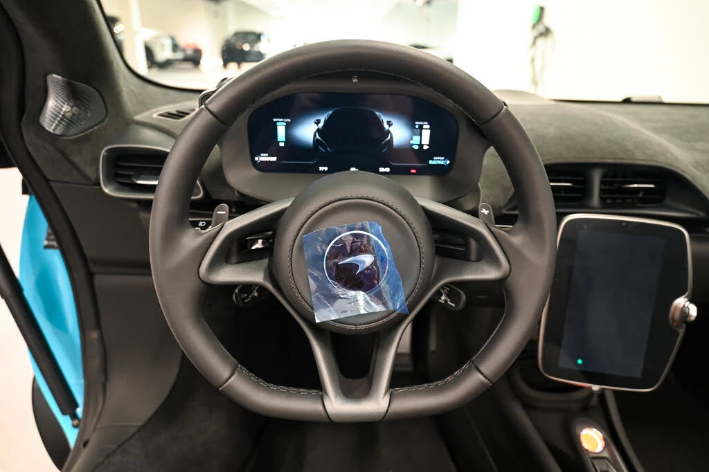 2026 McLaren Artura - Image 17 of 23