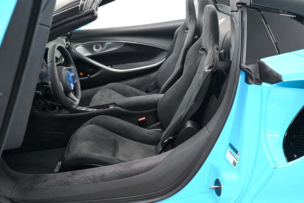 2026 McLaren Artura - Image 14 of 23