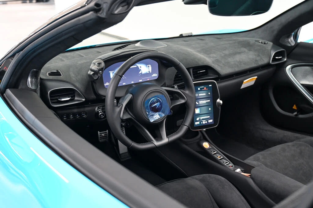 2026 McLaren Artura - Image 13 of 23