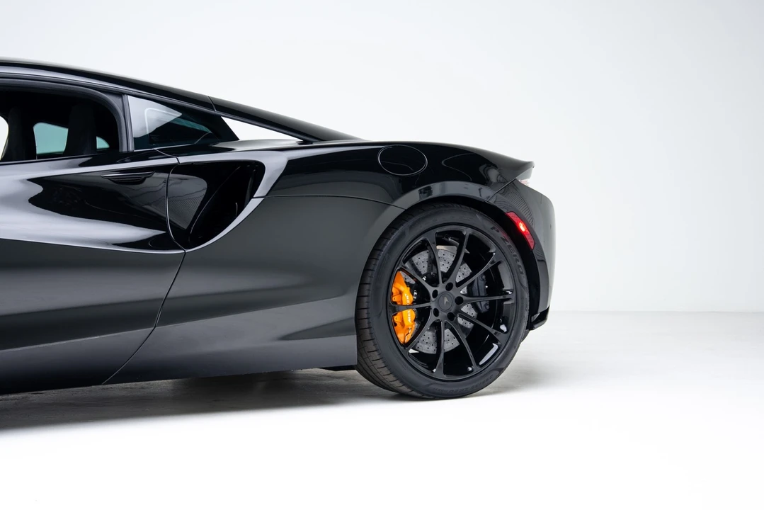 2026 McLaren Artura - Image 16 of 21