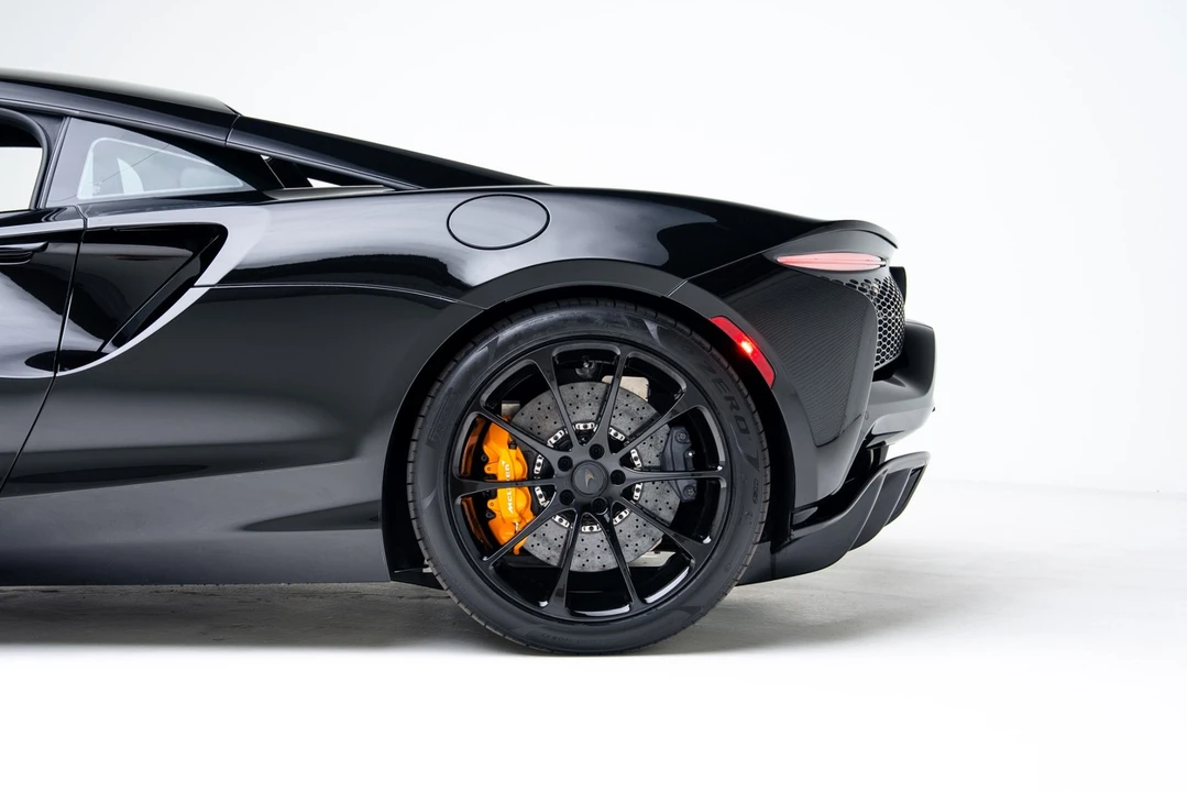 2026 McLaren Artura - Image 17 of 21