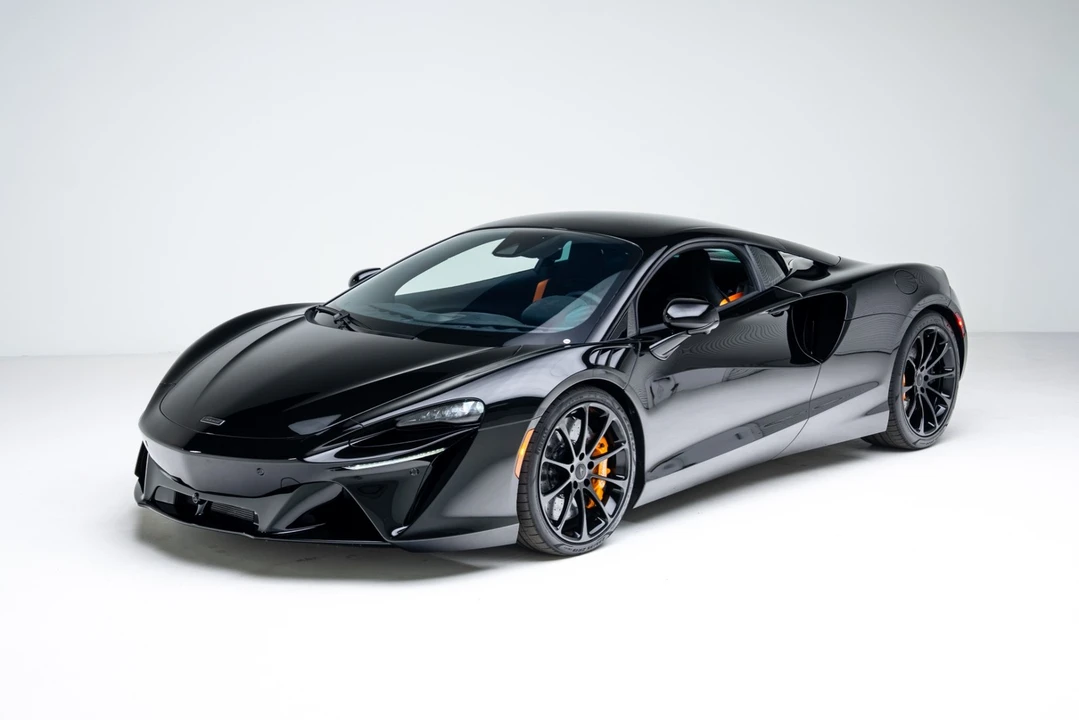 2026 McLaren Artura - Image 12 of 21