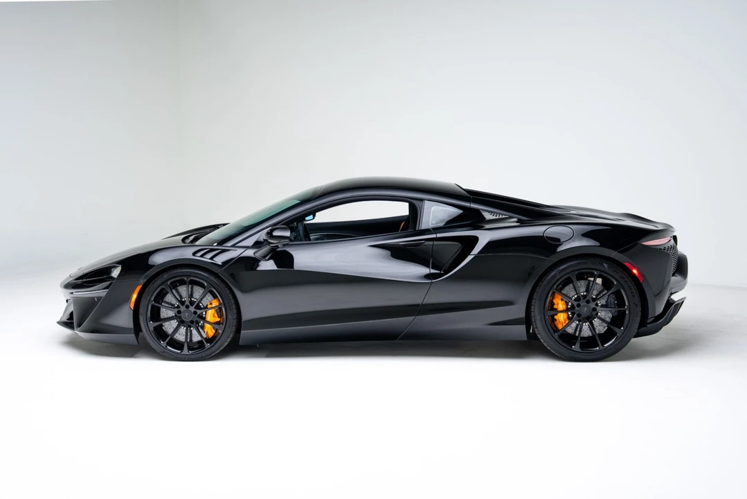 2026 McLaren Artura - Image 14 of 21