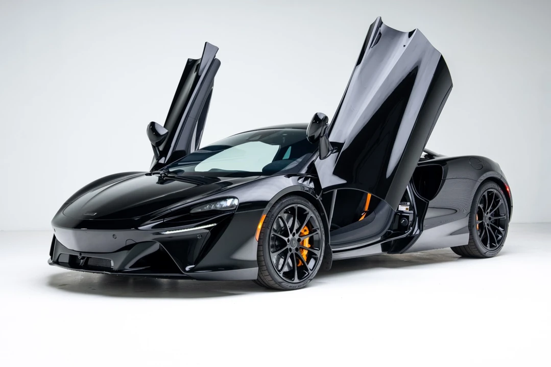 2026 McLaren Artura - Image 7 of 21