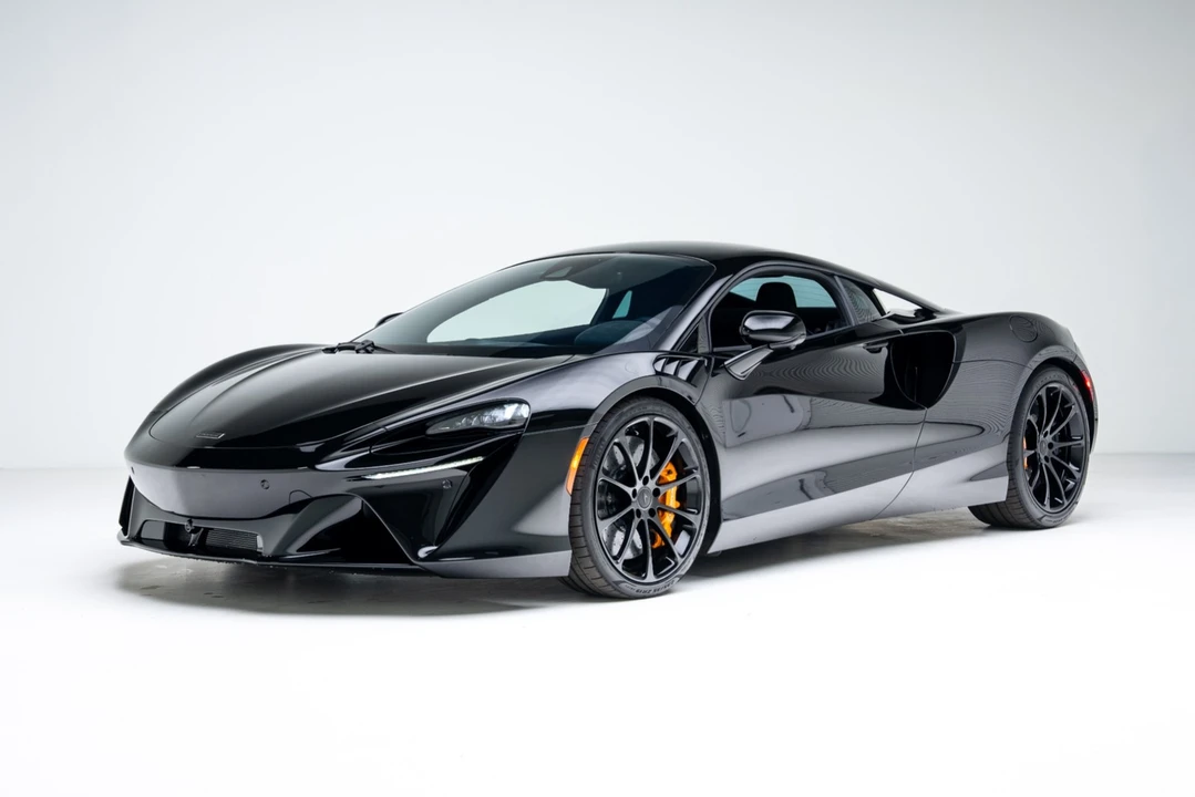 2026 McLaren Artura - Image 11 of 21