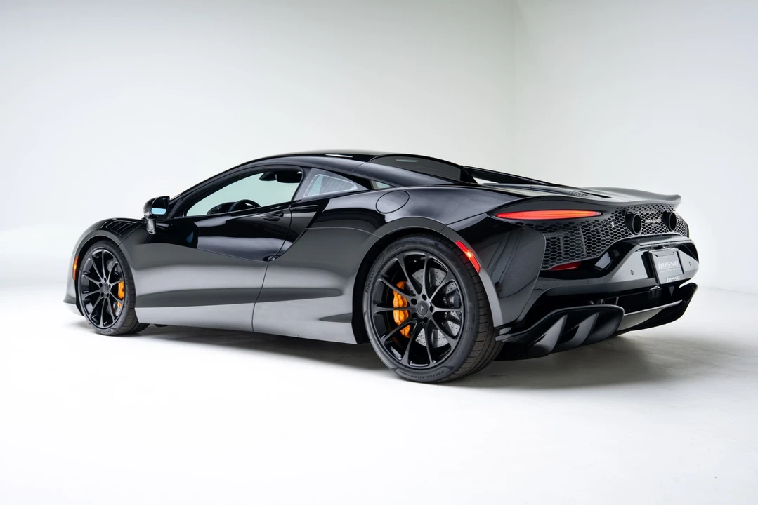 2026 McLaren Artura - Image 19 of 21