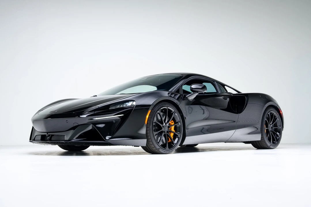 2026 McLaren Artura - Image 13 of 21
