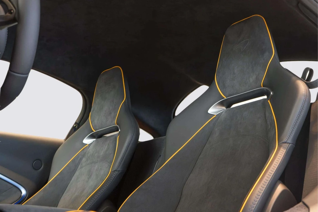 2026 McLaren Artura - Image 17 of 31